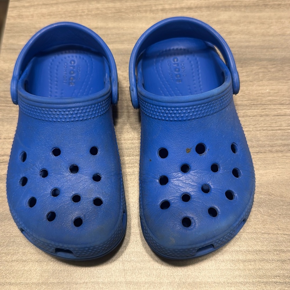 Kids size 11 crocs